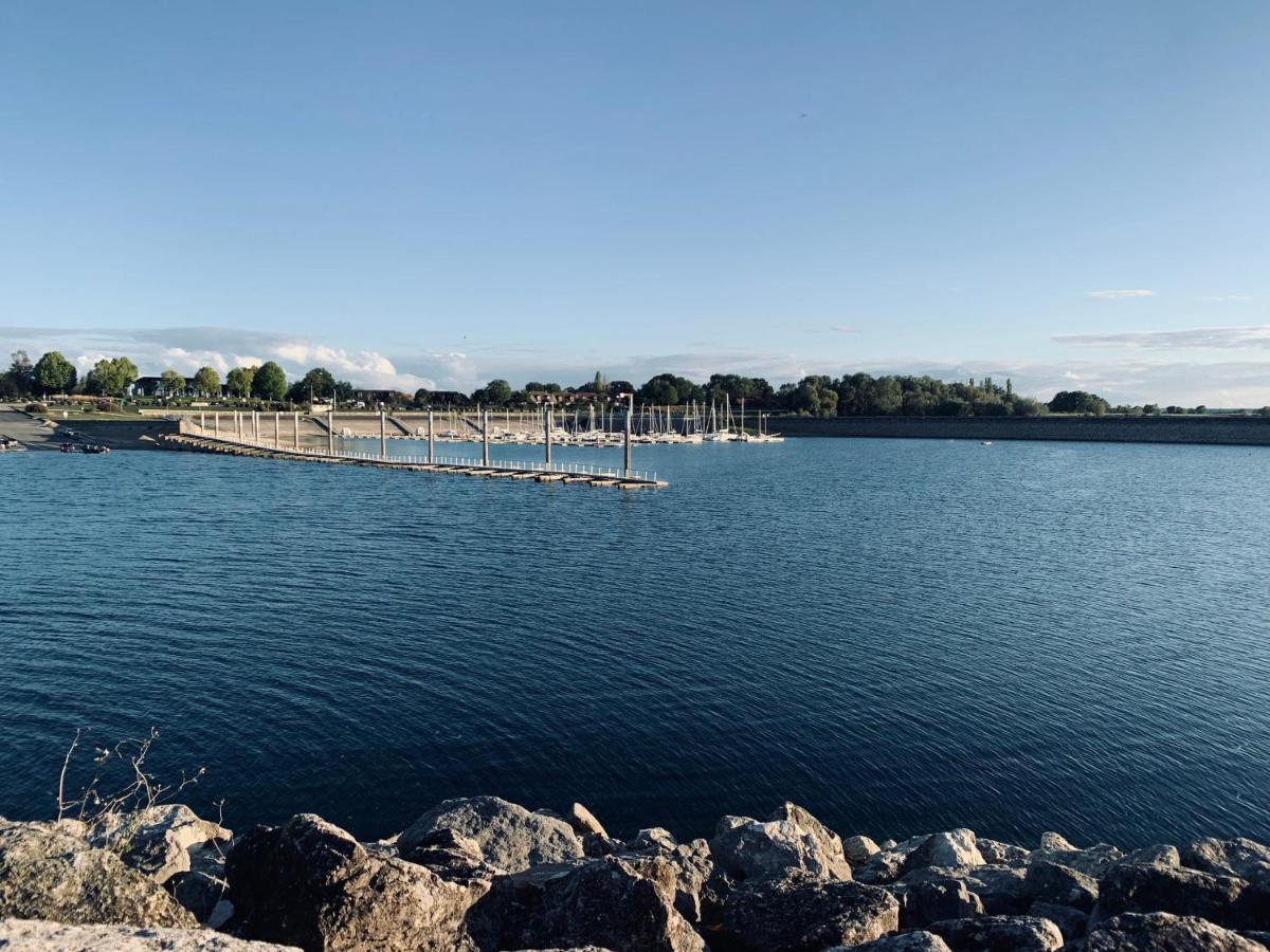 chambre avec sdb/wc privé, piscine près d'un lac Mesnil-Saint-Père Exterior foto